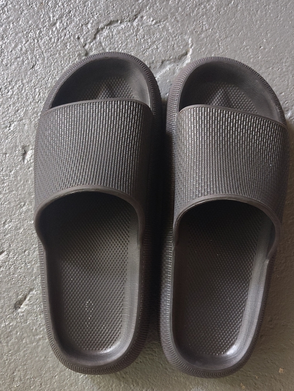 (9) Brand Comfort Slides